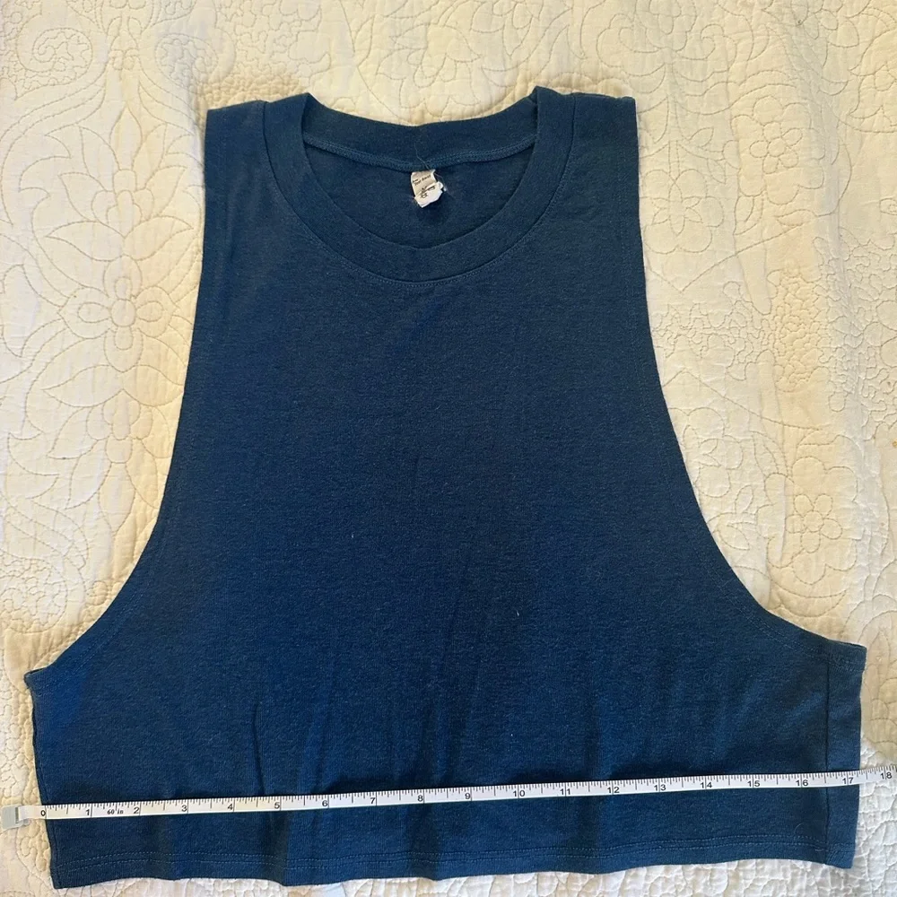 ALO Yoga Women's Slate Blue Muscle Tee - Picture 3 of 3